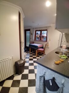 Shalet-binnen-mrt-24-1-scaled