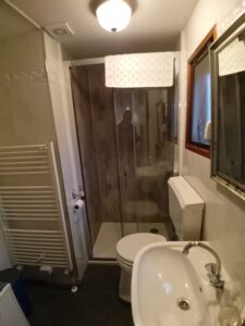 Shalet-binnen-mrt-24-3-scaled